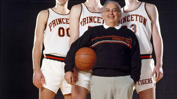 Pete Carril stands with his Princeton Tigers team.