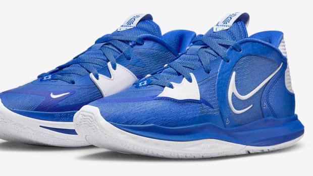 Peatonal tono China Duke Blue Devils Players Wear Kyrie Irving's Nike Shoes - Sports  Illustrated FanNation Kicks News, Analysis and More