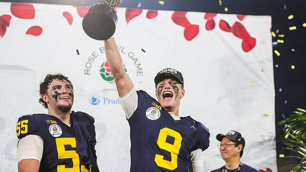 Michigan quarterback J.J. McCarthy (9) lifts the Rose Bowl trophy to celebrate a 27-20 win over Alabama at the 2024 Rose Bowl in Pasadena, Calif., on Monday, Jan. 1, 2024.