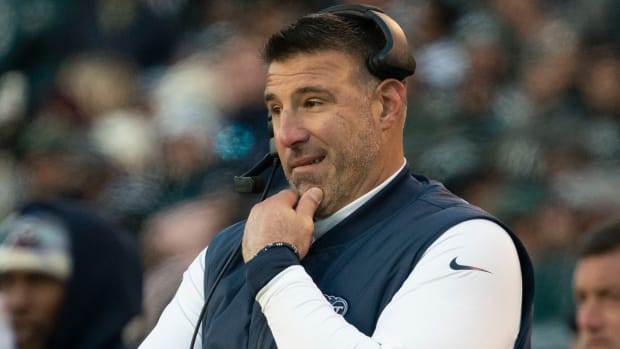 Tennessee Titans head coach Mike Vrabel looks to the field during the fourth quarter of the game against the Philadelphia Eagles at Lincoln Financial Field Sunday, Dec. 4, 2022, in Philadelphia, Pa.