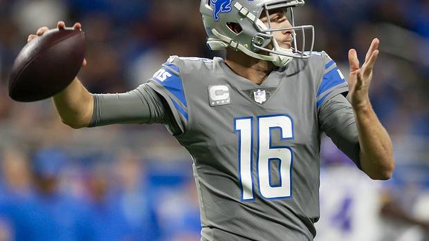 Detroit Lions quarterback Jared Goff (16) passes the ball during the fourth quarter against the Minnesota Vikings at Ford Field.