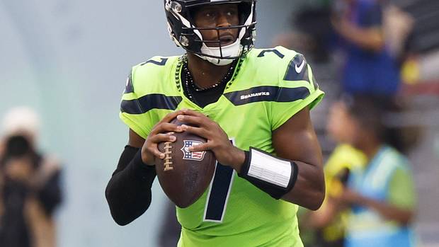 Seattle Seahawks quarterback Geno Smith (7) looks to pass against the Denver Broncos during the second quarter at Lumen Field.