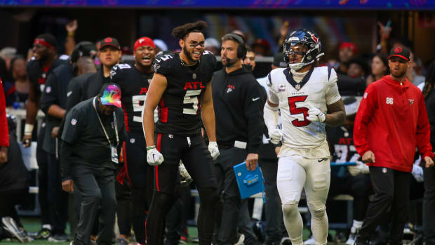 Atlanta Falcons wide receiver Drake London (5) reacts after a catch against the Houston Texans in the second half at Mercedes-Benz Stadium. 