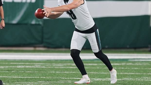 Eagles punter Arryn Siposs
