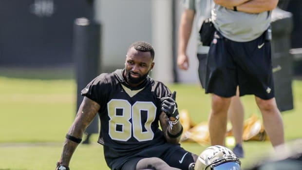 New Orleans Saints wide receiver Jarvis Landry wore Air Jordan 1s in his photoshoot with team.