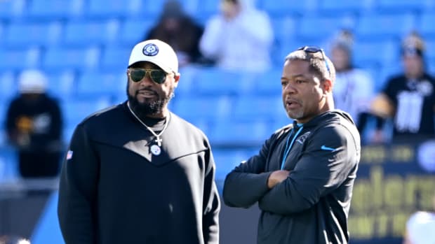Steelers coach Mike Tomlin and Panthers coach Steve Wilks talk before a game.