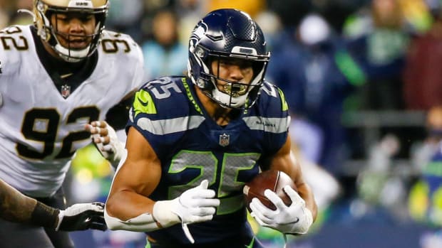 Seattle Seahawks running back Travis Homer (25) rushes against New Orleans Saints middle linebacker Kwon Alexander (5) during the third quarter at Lumen Field.