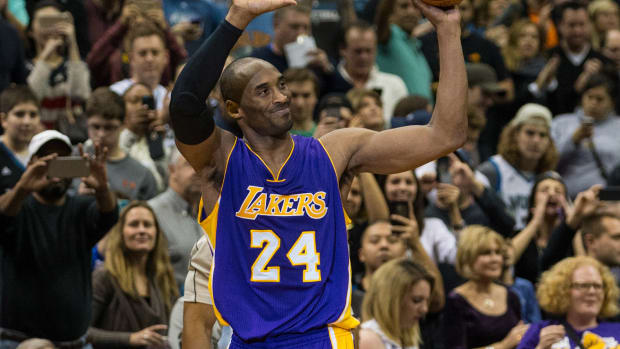 Lakers guard Kobe Bryant celebrates after scoring milestone in 2014.