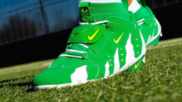 The Oregon Ducks' green and white Nike football cleats.