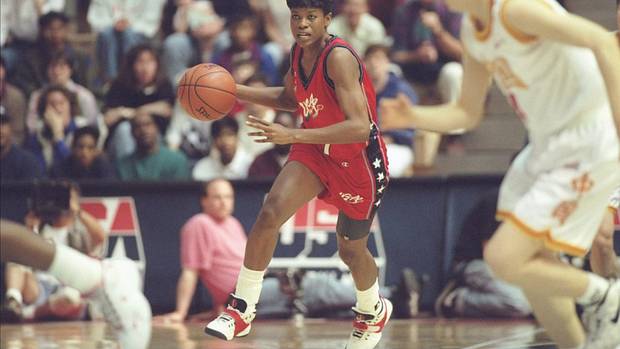 Team USA guard Sheryl Swoopes dribbles the ball in the 1996 Summer Olympics.