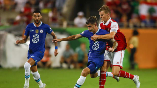 Christian Pulisic plays for Chelsea against Arsenal