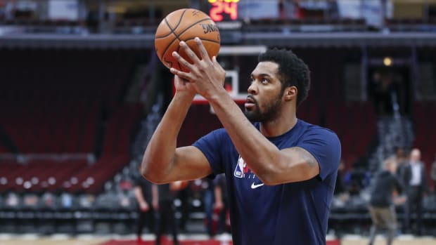 New Orleans Pelicans center Derrick Favors (22) warms up before an NBA game against the Chicago Bulls at United Center