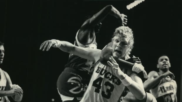 Atlanta center Tree Rollins gets the Bucks' Jack Sikma in a headlock during Game 4 of the first round of the Eastern Conference 