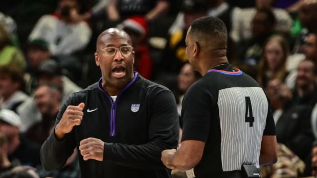 Sacramento Kings head coach Mike Brown talks to referee Sean Wright in the third quarter at Fiserv Forum.