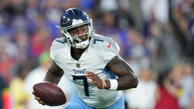 Tennessee Titans quarterback Malik Willis (7) looks to pass during the first quarter of a preseason game against the Baltimore Ravens at M&T Bank Stadium.