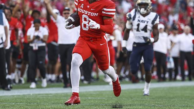 Houston Cougars cornerback Marcus Jones (8) returns a punt for a touchdown during the first quarter against the Navy Midshipmen at TDECU Stadium.