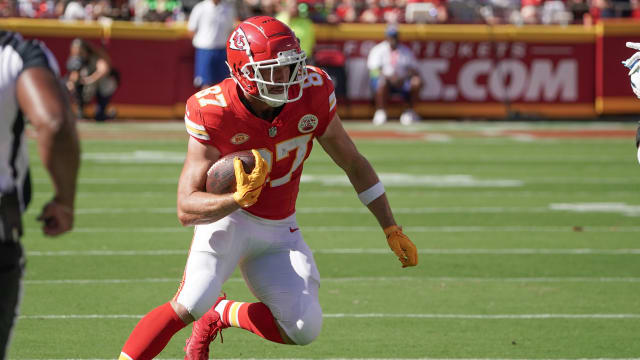 Travis Kelce Wears Stylish Air Jordan Sneakers to Chiefs Game - Sports  Illustrated FanNation Kicks News, Analysis and More