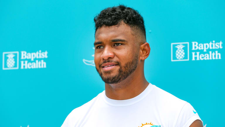 Tua Tagovailoa Wears Yeezy Slides Before Dolphins Game
