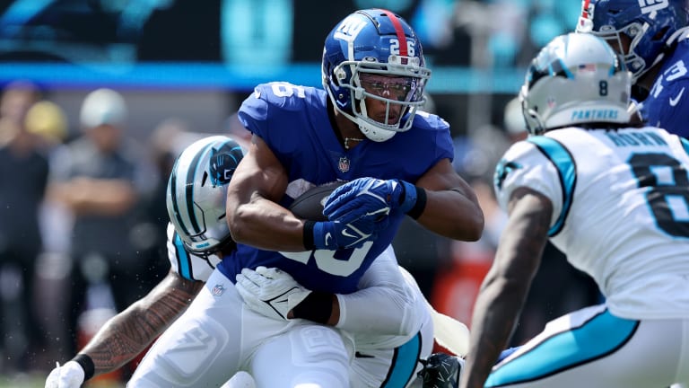 antes de fluir ojo Saquon Barkley Wears Nike Air Max Shoes Before New York Giants Game -  Sports Illustrated FanNation Kicks News, Analysis and More