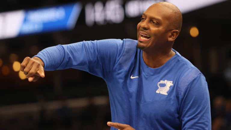 Penny Hardaway Honored with 1-of-1 Custom Nikes
