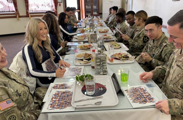 Eating with service members (Camp Humphreys) credit USO