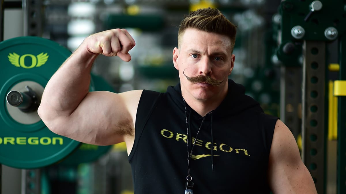 Oregon Strength Coach Aaron Feld Working Out Like A Player Sports Illustrated Oregon Strength Coach Aaron Feld Working Out Like A Player Sports Illustrated