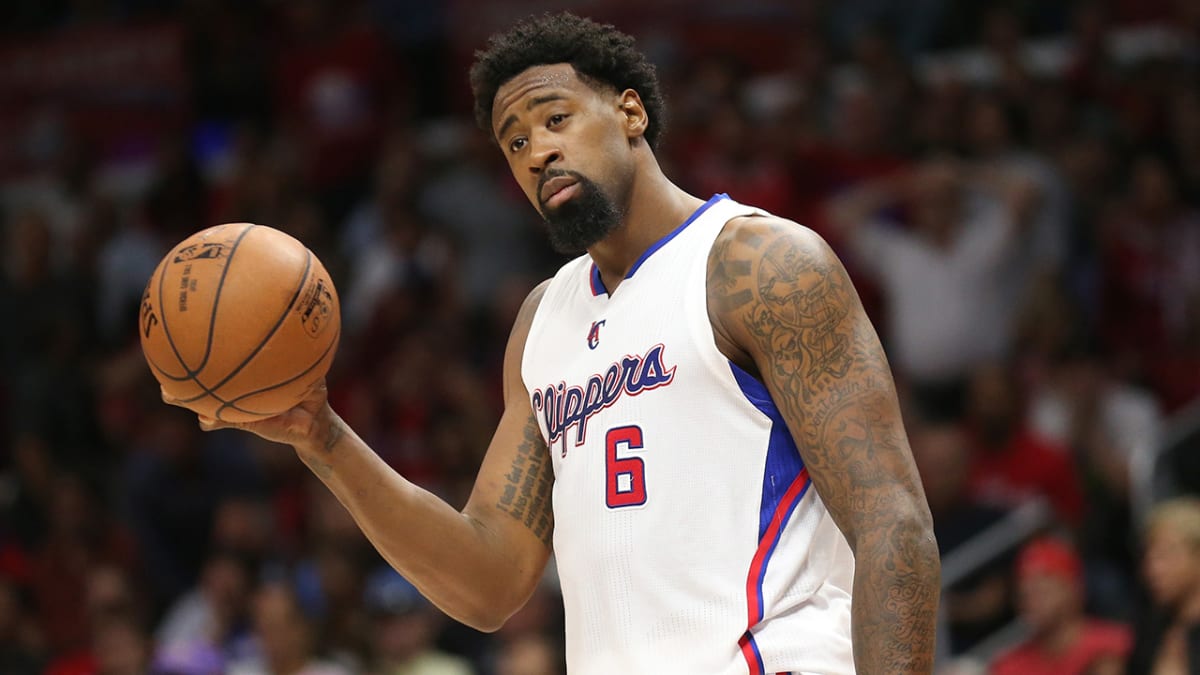DeAndre Jordan re-signs with Clippers 