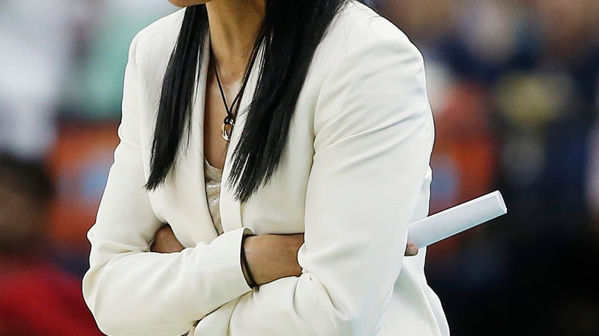 SEC Network - Coach Dawn Staley loves repping her Philadelphia Eagles 🦅  South Carolina Women's Basketball