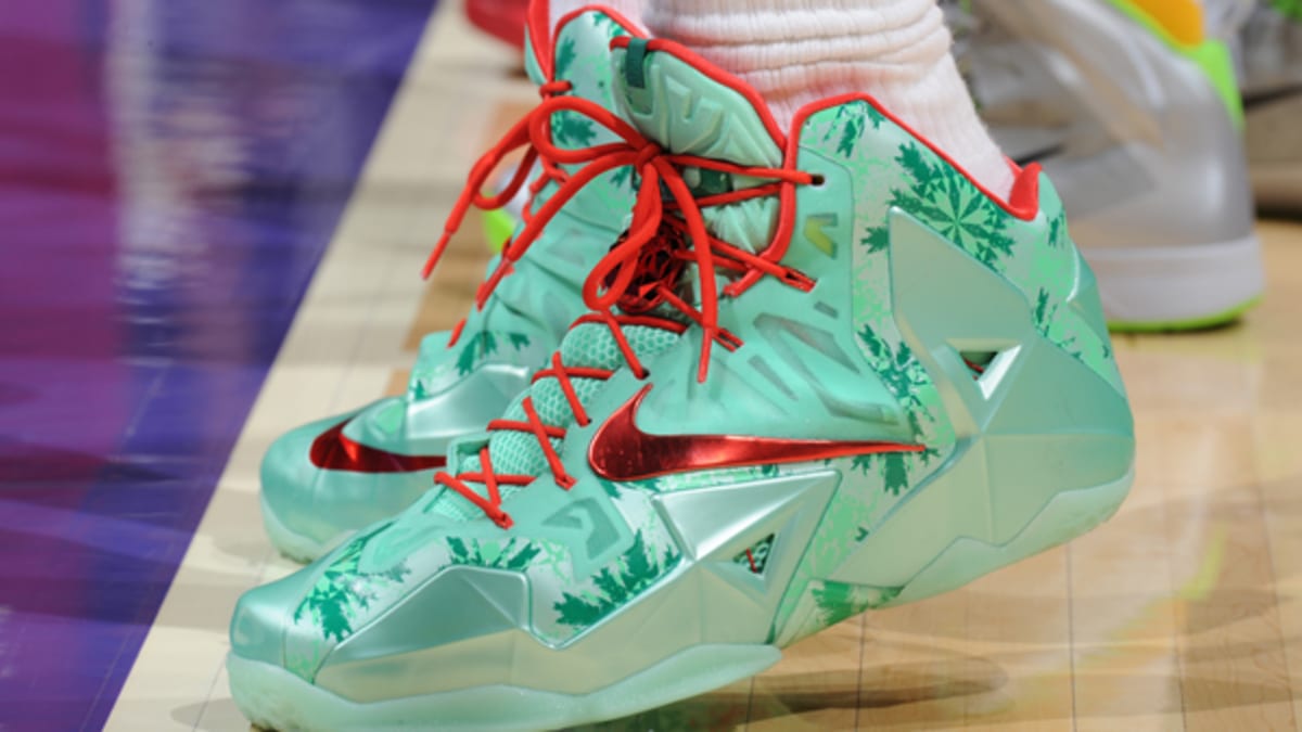 chris paul christmas shoes