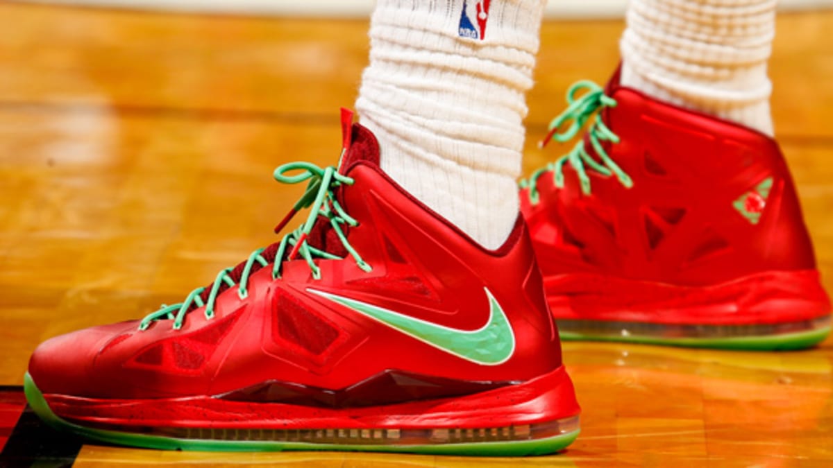 lebron xmas shoes