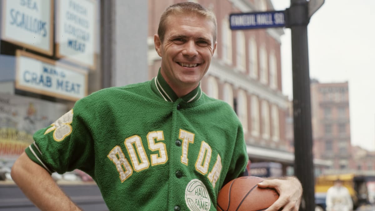 Celtics pay tribute to Tommy Heinsohn before season opener