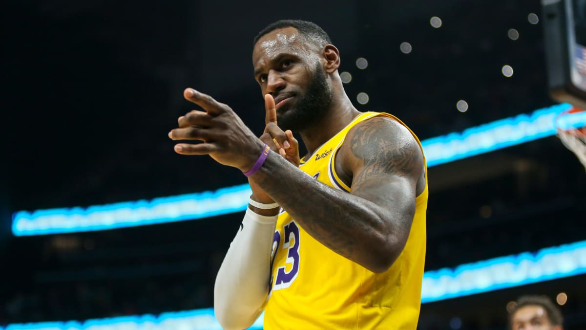 LeBron tops Forbes' NBA 2021-22 earnings list with $111.2 million - Sports  Illustrated