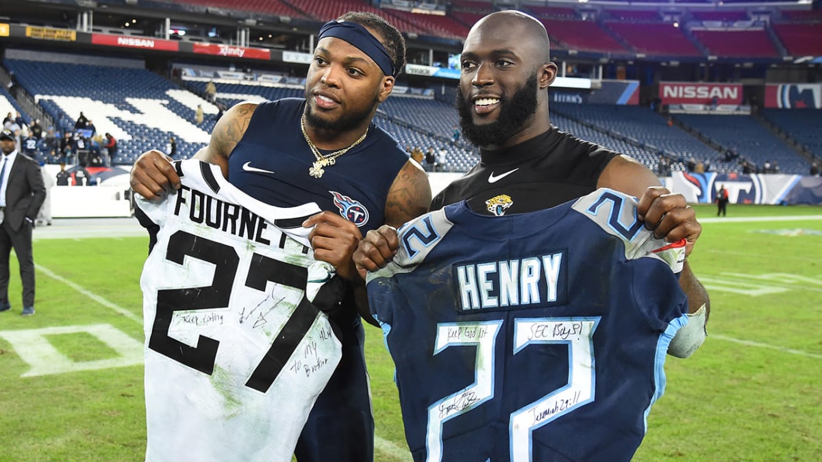 nfl players on field jersey