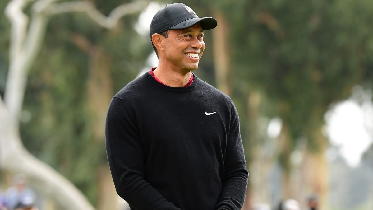 Nike issues after Tiger Woods wears FootJoy shoes - Illustrated