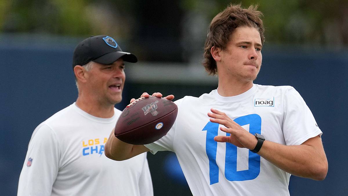coaches are developing Justin Herbert 
