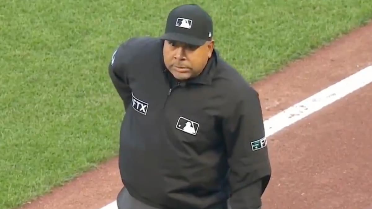 Umpire curses on hot mic during Giants-Padres game: video
