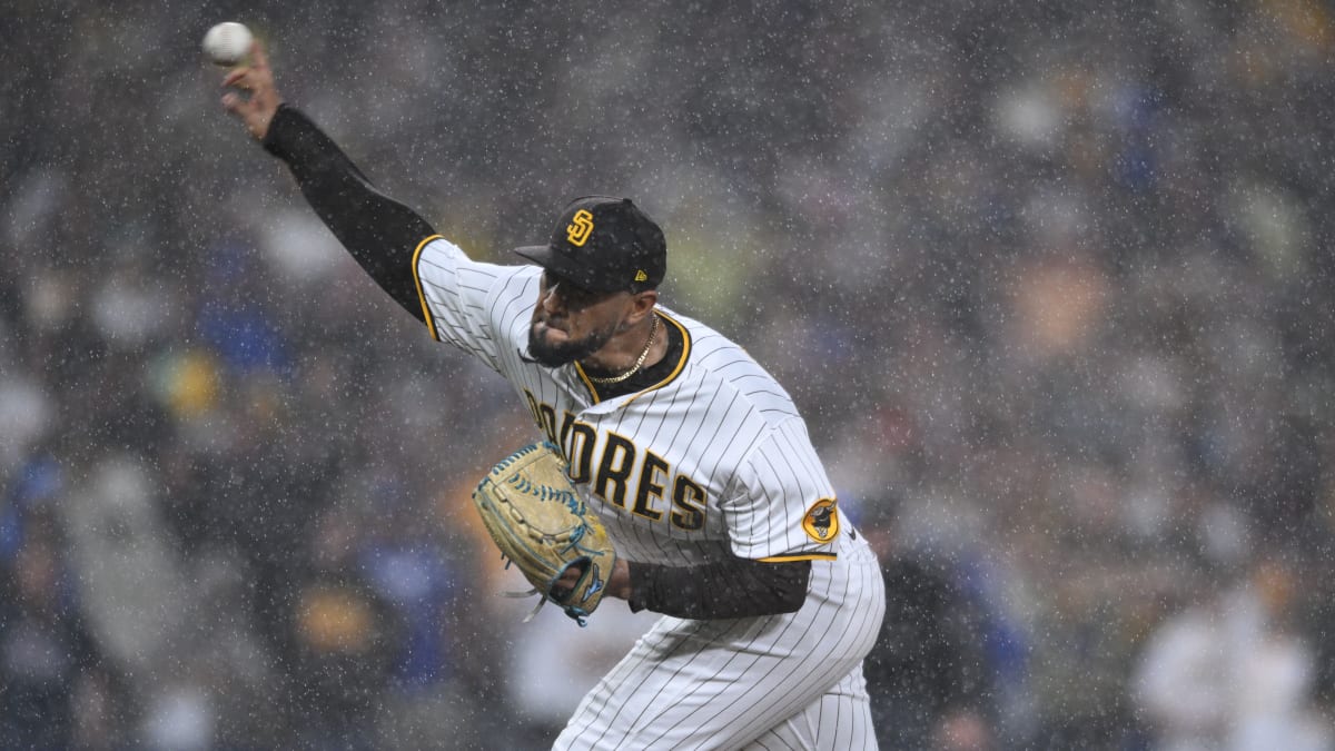Padres reliever Robert Suárez suspended for 10 games, 6th pitcher penalized  for sticky stuff