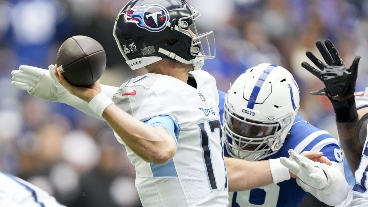 Ryan Tannehill throws 3 TDs as Titans hold off Colts 25-16