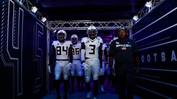 UCF's Tunnel Walk Helps To Really Make The Uniforms Pop