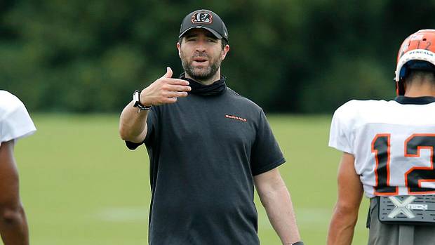 Cincinnati Bengals offensive coordinator Brian Callahan (center)during training camp at the teams practice facility.
