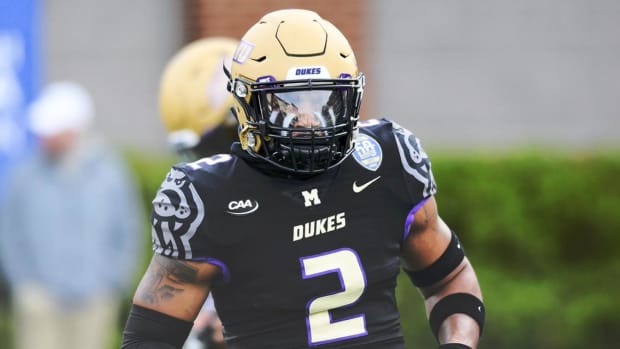 Diamante Tucker-Dorsey with the James Madison Dukes