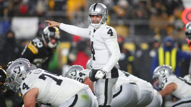 Las Vegas Raiders Derek Carr (4) points to Pittsburgh Steelers safety Minkah Fitzpatrick during the first half at Acrisure Stadium in Pittsburgh, PA on December 24, 2022.