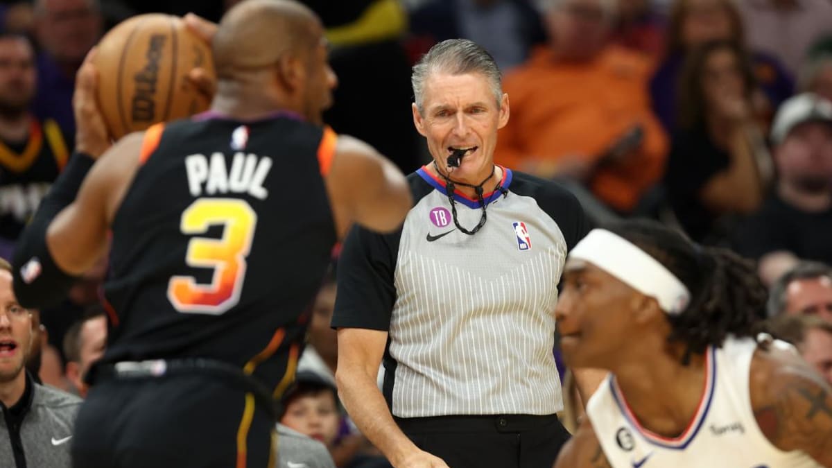 Phoenix Suns Need Chris Paul to Continue Turning Back the Clock - Sports  Illustrated Inside The Suns News, Analysis and More