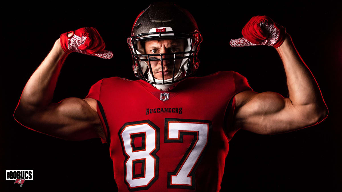 WATCH: Rob Gronkowski Reacts to Seeing His New Bucs Jersey for the ...