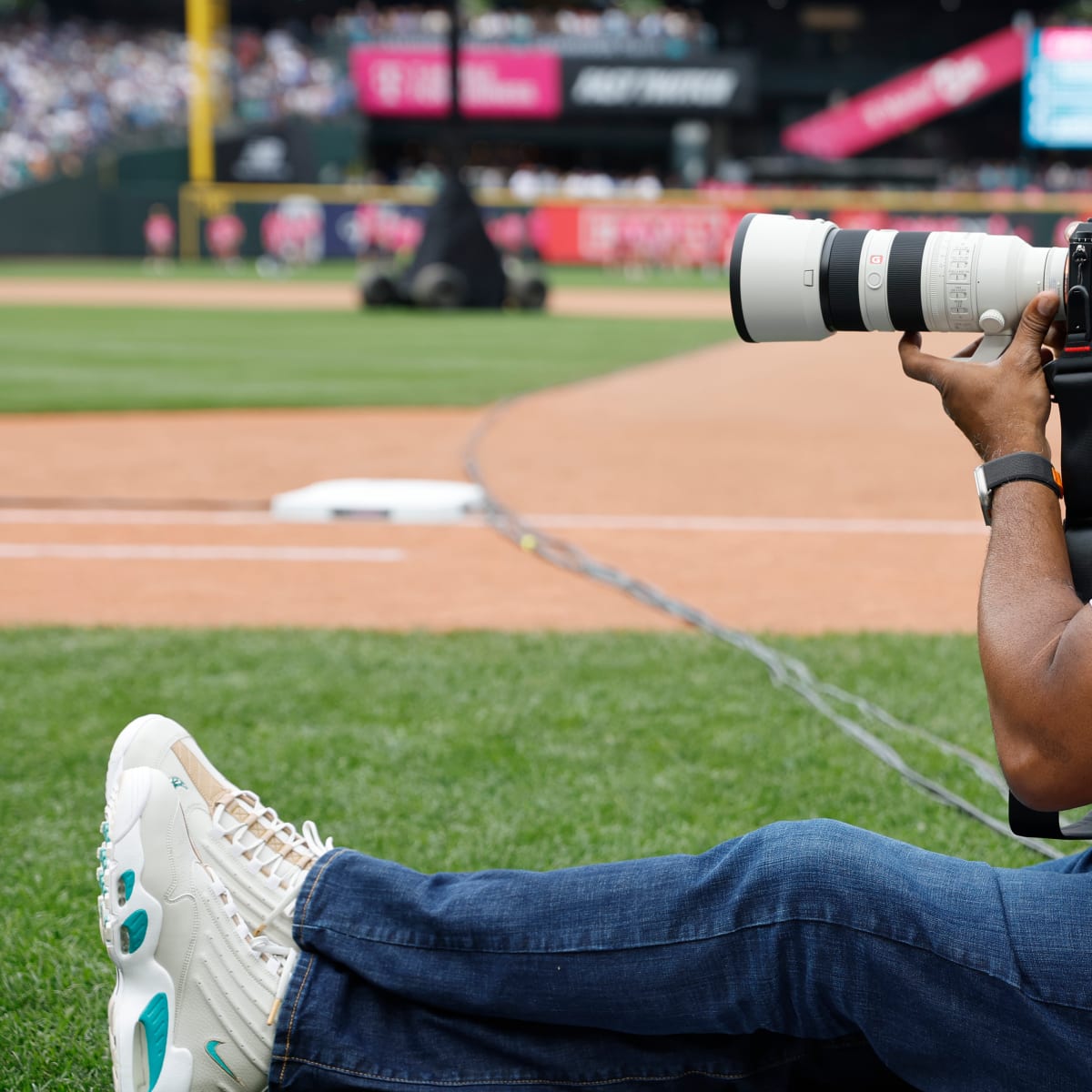 Ken Griffey Jr. Wears Retro Nike Shoes at Home Run Derby - Sports  Illustrated FanNation Kicks News, Analysis and More