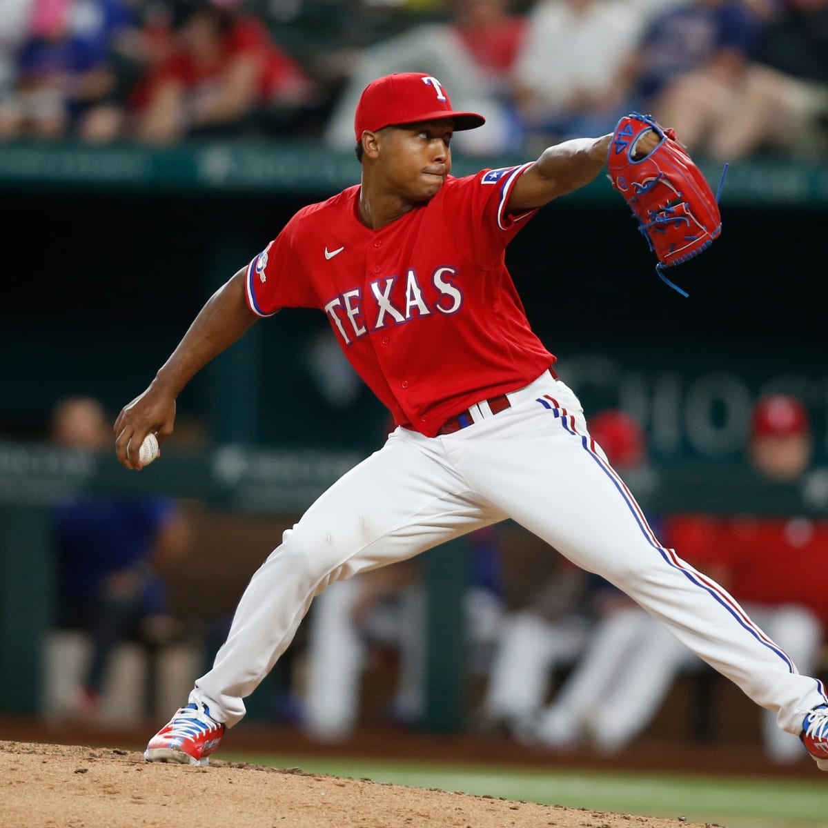 Texas Rangers 'Leaning Toward' Picking Up Jose Leclerc's 2023