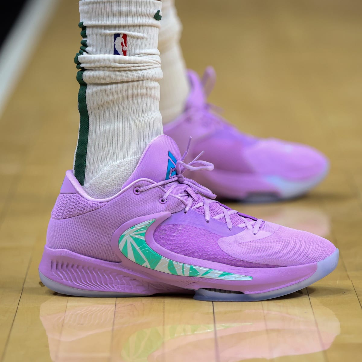 BES in stand houden identificatie Giannis Antetokounmpo's Nike Shoes Discounted Online - Sports Illustrated  FanNation Kicks News, Analysis and More