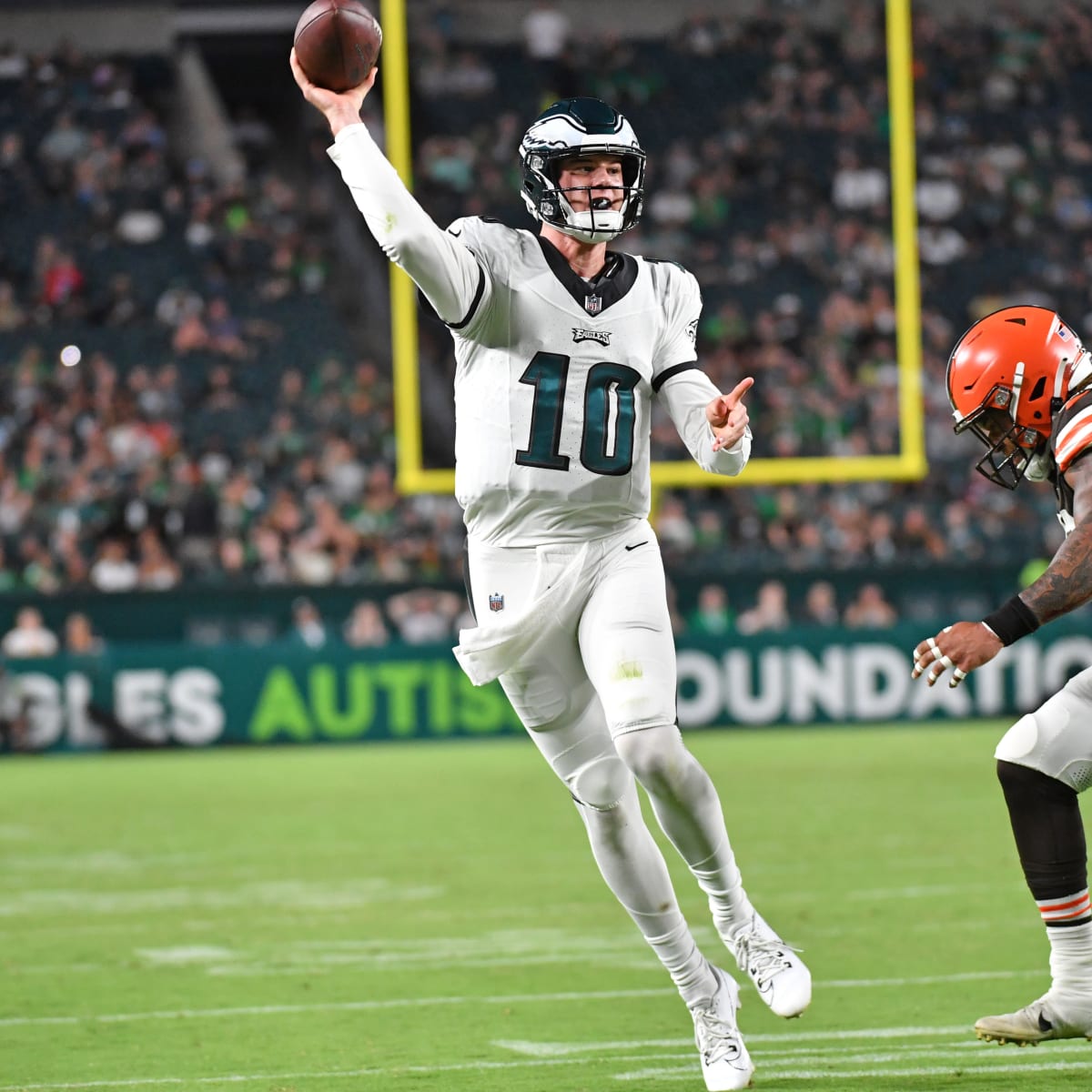 Eagles Notebook: Shoulder injury has Jalen Hurts questionable for
