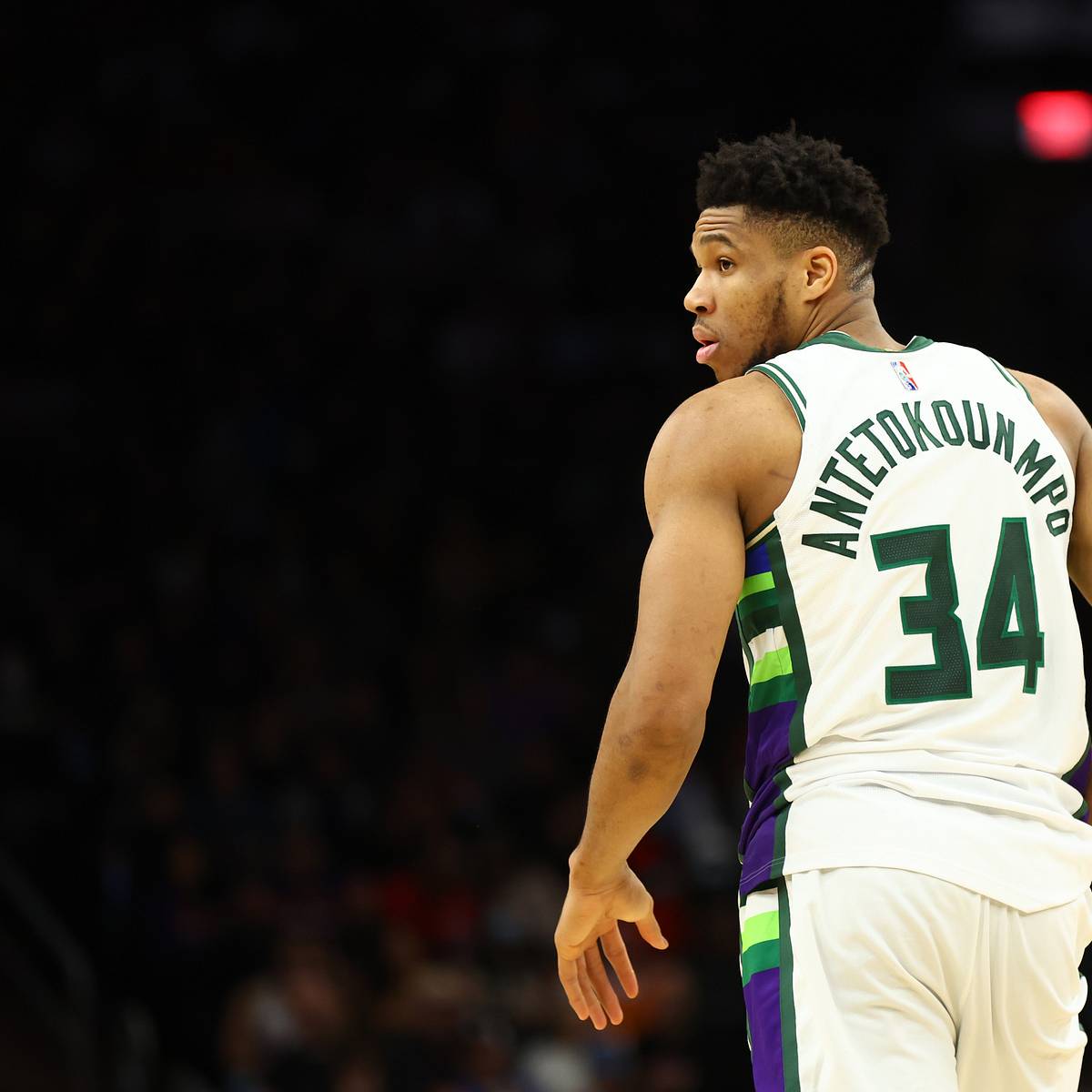 giannis wearing zoom freak 4
