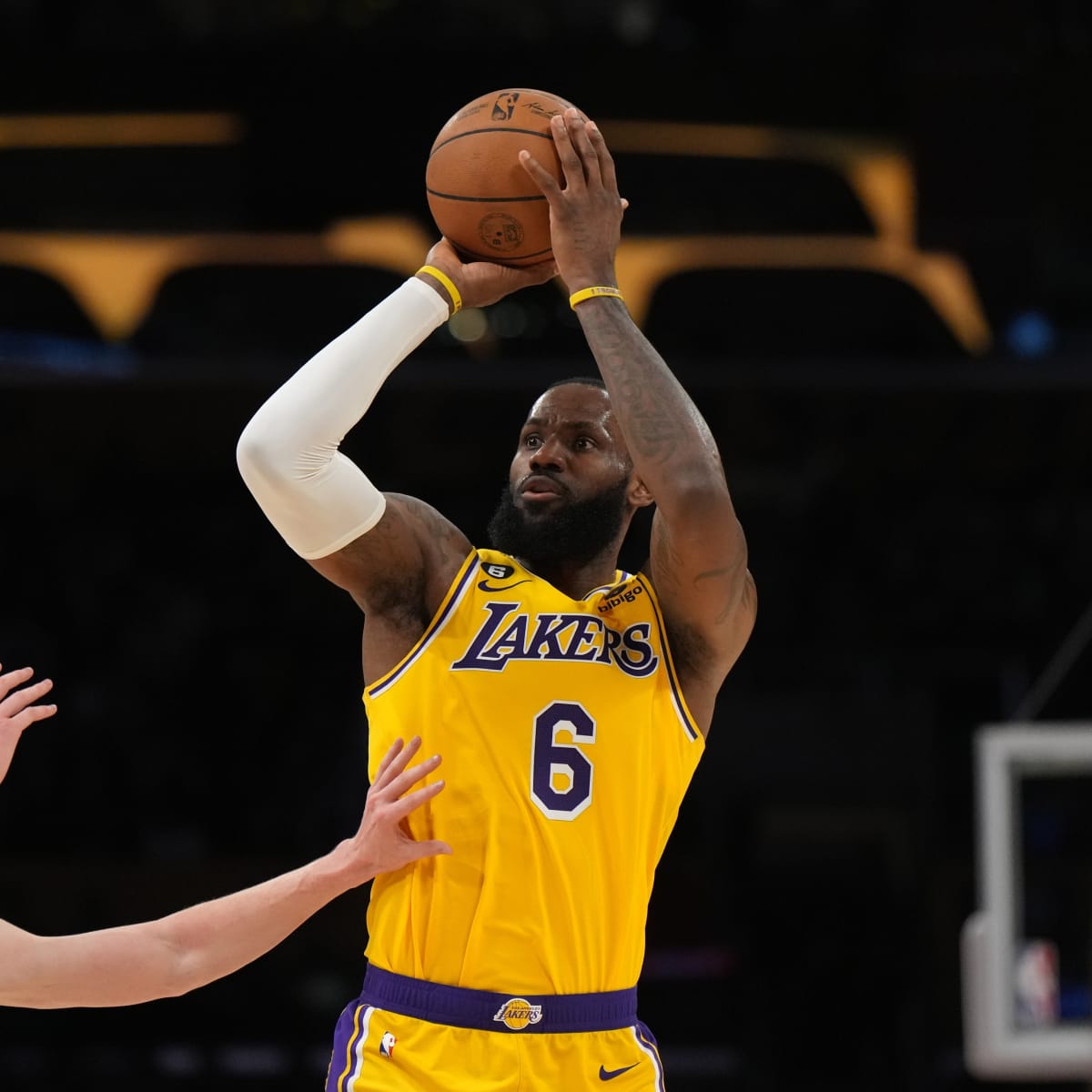 Lakers to play Warriors on opening night, Nets on Christmas - Los